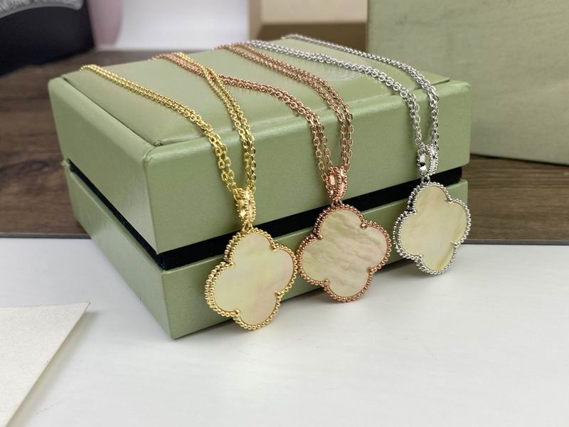 Van Cleef & Arpels necklace 08yxq02